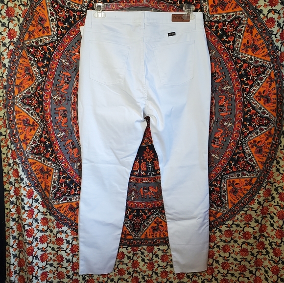 NWT Wrangler White High Rise Unforgettable Skinny Ankle Jeans Womens Size 14 - Picture 2 of 16